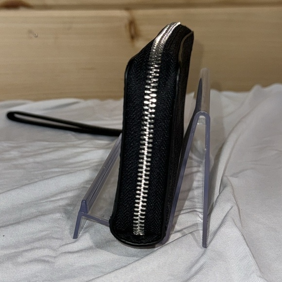 NWT Michael Kors Black and Gray Jet Set Large Monogram Wristlet Wallet - Picture 6 of 10